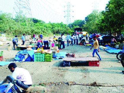  More demand for secondhand 43 TVs on Sundays market | रविवारच्या बाजारात सेकंडहँड ४३ टीव्हीला अधिक मागणी