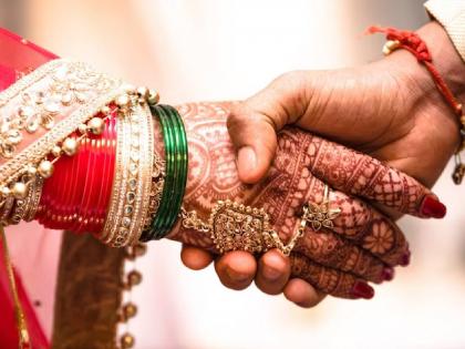 After four years, he fell into the ranks of bridegrooms. 158 Grant amount deposited in beneficiary's bank account | चार वर्षांनी वधूवरांच्या पदरात पडला ‌‘आहेर; १५८ लाभार्थ्यांच्या बँक खात्यात अनुदानाची रक्कम जमा