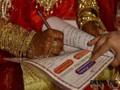 Triple 'talaq' was given after 2 hours of marriage, case filed against groom in Agra | निकाहच्या 2 तासानंतरच दिला तिहेरी 'तलाक', पत्नीला मंडपात सोडून वरात माघारी परतली