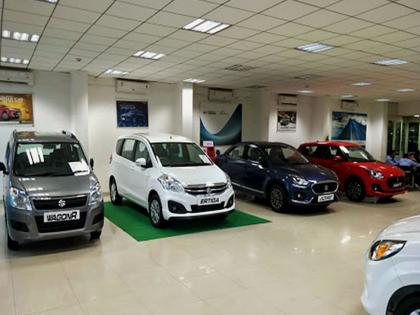 Only Rs 1999 EMI People are buying cars instead of bikes, Maruti sells 80000 cars in just 5 days | फक्त 1999 रुपये EMI...! बाइक सोडून थेट कारच खरेदी करतायत लोक, Maruti नं 5 दिवसांत विकल्या 80000 कार