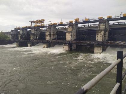 Masalga project flooded by heavy rains; The four doors are opened and the water is discharged | मसलगा प्रकल्पाचे चार दरवाजे उघडले, पाणी उभ्या पिकात शिरल्याने शेतकरी हवालदिल