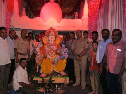 Ganesh idol is being installed in mosque for 37 years in Sangli district | सांगली जिल्ह्यात 37 वर्षांपासून मशिदीमध्ये होतेय गणेशमूर्तीची प्रतिष्ठापना