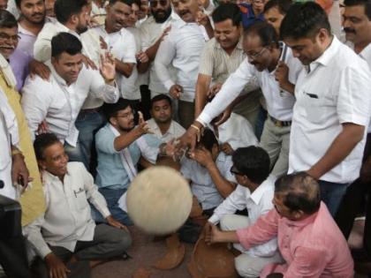 Congress attacks on Nagpur municipal corporation ! | काँग्रेसचा नागपूर मनपावर हल्लाबोल !