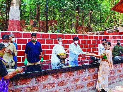 CoronaVirus: Free Shiva meal for the poor in Matheran | CoronaVirus: माथेरानमध्ये गोरगरिबांना मोफत शिवभोजन