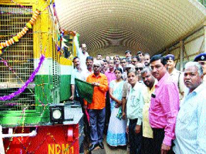 Matheran Mini Train Inauguration; MP got Marandi Dandi as an opportunity to get the opportunity | माथेरान मिनी ट्रेन उद्घाटन; खासदारांनी मारली दांडी, म्हणून मिळाली गँगमनला संधी