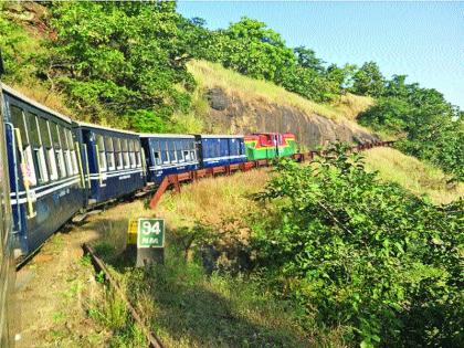 Matheran: Mini train soon on track, three years ago the track was badly damaged in heavy rains | Matheran: मिनी ट्रेन लवकरच रुळावर, तीन वर्षांपूर्वी अतिवृष्टीत या मार्गाचे अतोनात झाले होते नुकसान