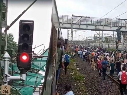 Mumbai Central Railway traffic disrupted Technical failure at Matunga | Mumbai Local Train Update मध्य रेल्वेची वाहतूक विस्कळीत; माटुंग्याजवळ ओव्हरहेड वायरवर बांबू पडल्याने लोकलच्या रांगा