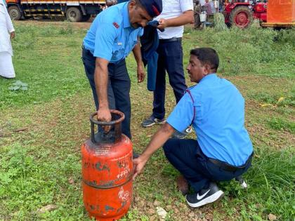 Ashadhi Wari cylinder caught fire in Mauli's palanquin; Firefighters douse the fire | Ashadhi Wari: माऊलींच्या पालखीत सिलेंडरने घेतला पेट; अग्निशमन दलाकडून आग आटोक्यात