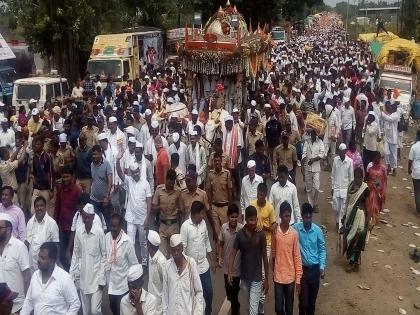 Mauli's Palkhi Arriving in the Solapur district | विठुनामाच्या जयघोषात माऊलीचे सोलापूर जिल्ह्यात आगमन