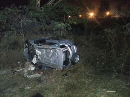 Two killed, five injured in two vehicles dashing in Wadgaon Maval area near Brahmanwadi phata | मुंबई-पुणे रस्त्यावरील संघवी क्रेनजवळ भीषण अपघात; २ ठार, ५ जखमी