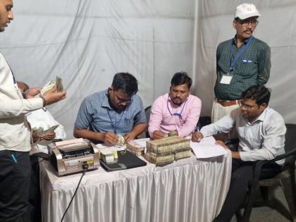 In the wake of the Lok Sabha elections, cash of 29 lakhs was seized, the action of the survey team | लोकसभा निवडणूक पार्श्वभूमीवर निगडीत २९ लाखांची रोकड जप्त, सर्वेक्षण पथकाची कारवाई