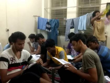 Tenant students pressured for money by landlords | नागपुरात घरमालकांकडून भाडेकरु विद्यार्थ्यांवर पैशांसाठी दबाव Tenant students pressured for money by landlords | नागपुरात घरमालकांकडून भाडेकरु विद्यार्थ्यांवर पैशांसाठी दबाव