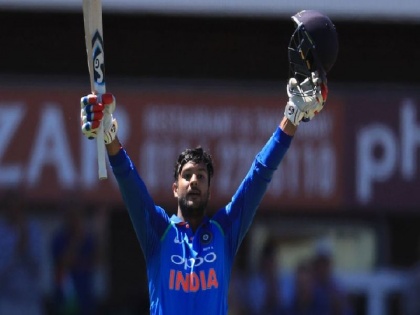 Mayank Agarwal's unbeaten double century | मयंक अग्रवालची नाबाद द्विशतकी खेळी