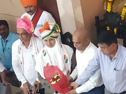 Nilofar Azarekar unopposed as mayor | काँग्रेस-राष्ट्रवादी आघाडीच्या निलोफर आजरेकर महापौरपदी बिनविरोध