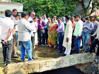 The sloganeering of the angry citizens before mayor of Nagpur | नागपुरात संतप्त नागरिकांची महापौरांपुढे नारेबाजी