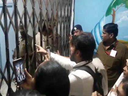 Investigation into the chaos outside the KDMC commissioner's hall | केडीएमसी आयुक्तांच्या दालनाबाहेर गोंधळ प्रकरणाची चौकशी सुरु