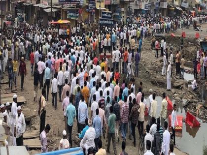 Marashatra Bandh: Majalgaon Band for Maratha Reservation; Clutches in the taluka | Marashatra Bandh : मराठा आरक्षणासाठी माजलगावात मोर्चा; तालुक्यात कडकडीत बंद  