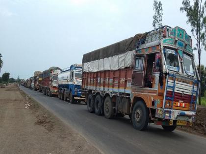 Maharashtra Bandh: Nanded shutdown; activist stop the way in many places | Maharashtra Bandh : नांदेडात बंदला उस्फुर्त प्रतिसाद; अनेक ठिकाणी रास्ता रोको