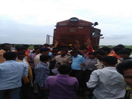 Maharashtra Bandh: Stone pelting on Adilabad - Parli railway; Stop the traffic on the Nanded-Aurangabad railway line | Maharashtra Bandh : आदिलाबाद - परळी रेल्वेवर आंदोलकांची दगडफेक; नांदेड- औरंगाबाद रेल्वे मार्गावरील वाहतूक बंद 