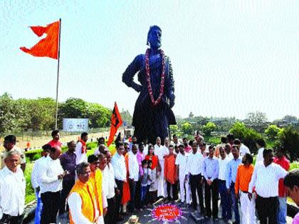 Shiva lovers flock, city saffron atmosphere in mumbai | शिवप्रेमींमध्ये जल्लोष, मुंबई शहर उपनगरात भगवे वातावरण