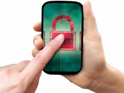 Before switching the phone, be careful that your bank account is in danger | फोन 'स्वीच ऑफ' करण्यापूर्वी सावधान, तुमचे बँक अकाऊंट आहे धोक्यात