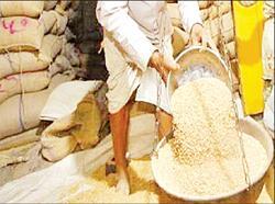 Cheap grain shop license suspended in Bornar | बोरनार येथील स्वस्त धान्य दुकानाचा परवाना निलंबित