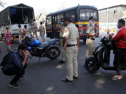 In one day, the transport branch took action against 1941 vehicles; About 10 lakh fine recovered | एकाच दिवसात वाहतूक शाखेने केली १९४१ वाहनांवर कारवाई; सुमारे १० लाखांचा दंड वसूल