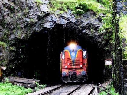 Waiting for Mumbai-Pune, Mumbai-Nashik 5 km speed travel | मुंबई-पुणे, मुंबई-नाशिक १६० किमी वेगाने प्रवासाची प्रतीक्षाच