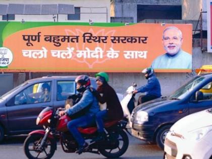 Pressure to put pictures of Prime Minister Modi on petrol pumps | पेट्रोल पंपांवर पंतप्रधान मोदींचा फोटो लावा अन्यथा पेट्रोल-डिझेल पुरवठा बंद