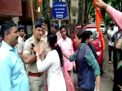 Maratha Reservation : Medha Kulkarni's son misbehaved with Maratha protesters | Maratha Reservation : पुण्यात 'राडा'; आमदार मेधा कुलकर्णींच्या मुलाची मराठा आंदोलकांना शिवीगाळ?