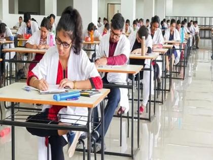 Maintain 1 day leave in both papers; Students are worried due to consecutive examinations of medical courses | दाेन पेपरमध्ये १ दिवसाची सुटी कायम ठेवा; वैद्यकीय अभ्यासक्रमाच्या सलग परीक्षेमुळे विद्यार्थी चिंतेत