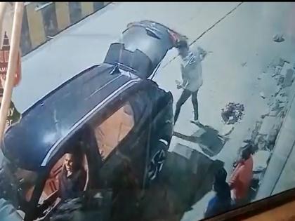 strange occurrences; Came in a car worth 10 lakhs and stole salt worth Rs 150... | विचित्र घटना; 10 लाखांच्या गाडीत आले अन् 150 रुपयांचे मीठ चोरून नेले...