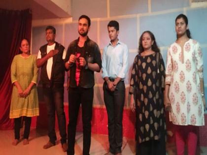 The presentation of "Me 2" on Thane's acting, artists won the audience's minds | ठाण्यातील अभिनय कट्टयावर "मी टू" चे सादरीकरण, कलाकारांनी जिंकली प्रेक्षकांची मने 