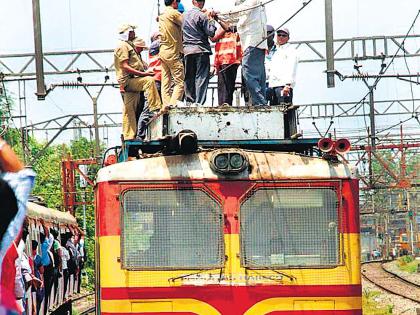 Mega block on Central and Harbor railway know details and schedule western railway | उद्या प्रवाशांचा खोळंबा ठरलेलाच, मध्य आणि हार्बर मार्गावर मेगाब्लॉक