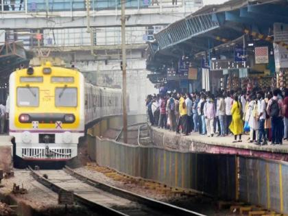 Passengers going to Lalbaug will face delays during Ganeshotsav: There will be no local trains at Chinchpokli and Karoroad stations due to the block | ऐन गणेशोत्सवात लालबागला जाणाऱ्या प्रवाशांचा होणार खोळंबा : ब्लॉकमुळे चिंचपोकळी, करीरोड स्टेशनवर लोकल नसणार! Passengers going to Lalbaug will face delays during Ganeshotsav: There will be no local trains at Chinchpokli and Karoroad stations due to the block | ऐन गणेशोत्सवात लालबागला जाणाऱ्या प्रवाशांचा होणार खोळंबा : ब्लॉकमुळे चिंचपोकळी, करीरोड स्टेशनवर लोकल नसणार!