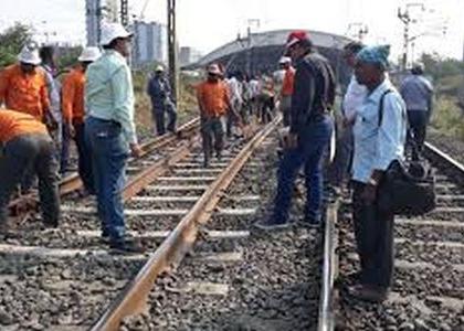 Mega block of railway between Manmad-Nandgaon | मनमाड-नांदगाव दरम्यान रेल्वेचा मेगा ब्लॉक