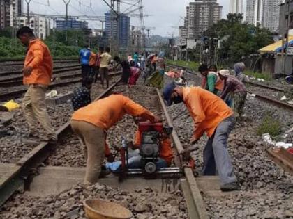 Central Railway gave up; Local late mark even before 'jumbo block' 161 trips canceled today | मध्य रेल्वेने टाकली मान; ‘जम्बो ब्लॉक’पूर्वीच लोकलचा लेटमार्क, आज १६१ फेऱ्या रद्द