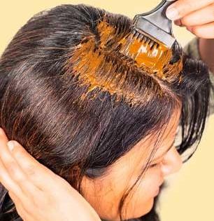 सर्दी-पडसे होऊ न देता हिवाळ्यात केसांना मेहंदी कशी लावायची? पाहा योग्य पद्धत..