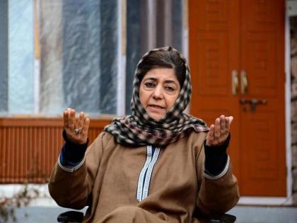 mehbooba mufti make statement on new taliban govt in afghanistan after farooq abdullah | Taliban: अफगाणिस्तानमधील नवे तालिबान सरकार शरियानुसार चालावे; मेहबुबा मुफ्तींची अपेक्षा