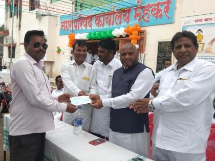 Financial support given to Divyang and women saving groups | दिव्यांग व महिला बचत गटांना दिला आर्थिक आधार