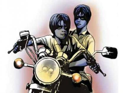 Two psychopaths escaped and stolen a bike | बाईक चोरून पळाले दोन मनोरुग्ण