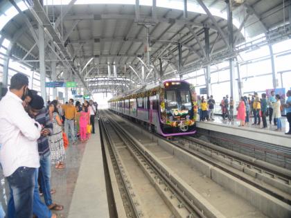 pune residents will get online pune metro tickets at home | Pune Metro: पुणेकरांना घरबसल्या मेट्रोचे ऑनलाईन तिकीट मिळणार; मोबाईलमध्ये 'हे' अँप घ्यावे लागणार