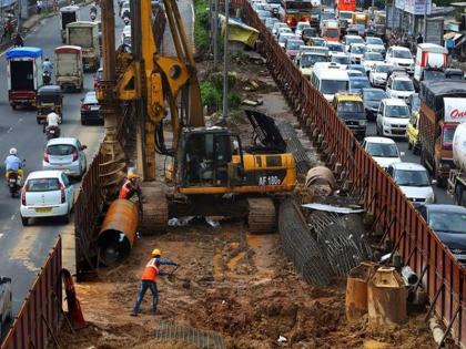 in mumbai metro 3 project affected people have to wait for rightful house 2025 will dawn for the completion of the buildings | 'मेट्रो ३' च्या प्रकल्पबाधितांना हक्काच्या घराची प्रतीक्षाच; घरांचा ताबा २०२५ नंतरच