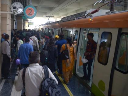 Mumbai : Due to technical snag, one Metro train has been withdrawn from services | घाटकोपर-वर्सोवा रोडदरम्यान मेट्रो रेल्वेमध्ये तांत्रिक बिघाड