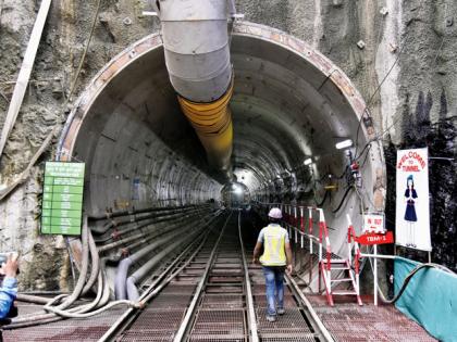 Half Mumbai collapses for Metro-3; More than half the spacing work done | मेट्रो-३ साठी अर्धी मुंबई पोखरली; निम्म्याहून अधिक भुयारीकरणाचे काम पूर्ण