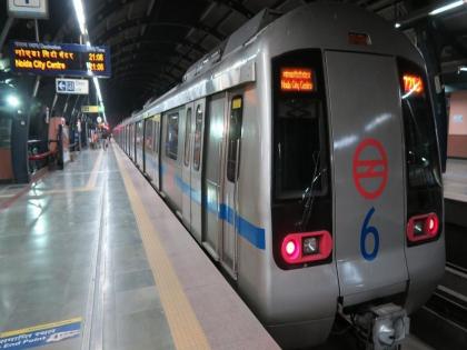 Do you know reason behind yellow markings at Delhi metro platforms | मेट्रो स्टेशनच्या प्लॅटफॉर्म आणि एन्ट्रीला पिवळ्या रंगाची लाईन का असते? 