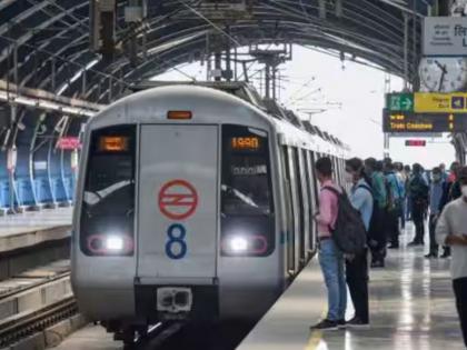 woman run on metro track rajendra nagar delhi metro station | खळबळजनक! मेट्रोच्या ट्रॅकवर धावली तरुणी; पायलटने अचानक लावला ब्रेक, नेमकं काय घडलं?