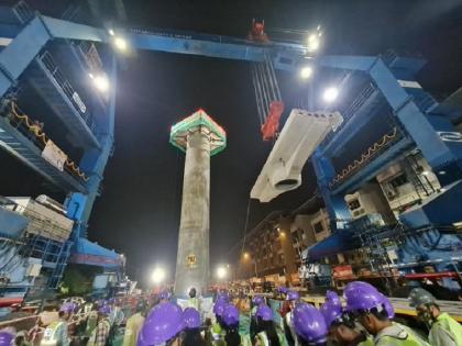 State-of-the-art Straddle Carrier Machine from abroad for Metro work in Mira Bhayander mumbai | मीरा भाईंदरमध्ये मेट्रोच्या कामासाठी परदेशातून आणले अत्याधुनिक स्ट्रडल कॅरिअर यंत्र