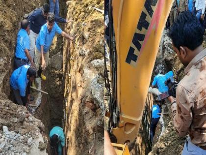 A laborer fell into a 12-foot hole in an underground sewer system, died | भूमिगत गटरयोजनेच्या १२ फूट खड्ड्यात पडून मजुराचा मृत्यू