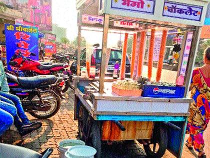 Unconditional parking, breathing of the Kondatooy Bhoomkar Chowk due to encroachment | बेशिस्त पार्किंग, अतिक्रमणामुळे कोंडतोय भूमकर चौकाचा श्वास